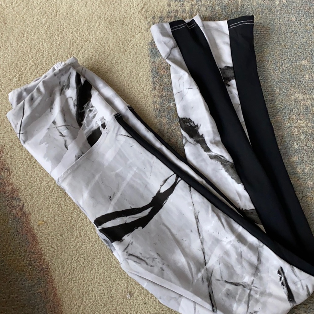 Strut this super fun mid rise leggings